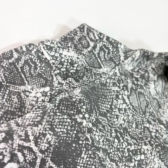 Chico's Tunic Top Women's 4X Slate Gray Snake Long Sleeve Mock Neck Back Zip NWT - Picture 9 of 12